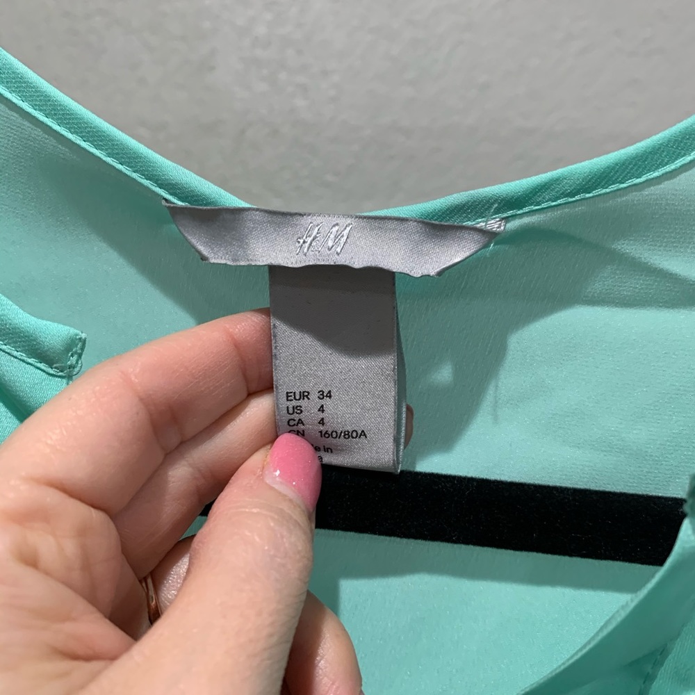 H&M Top - Picture 2 of 3